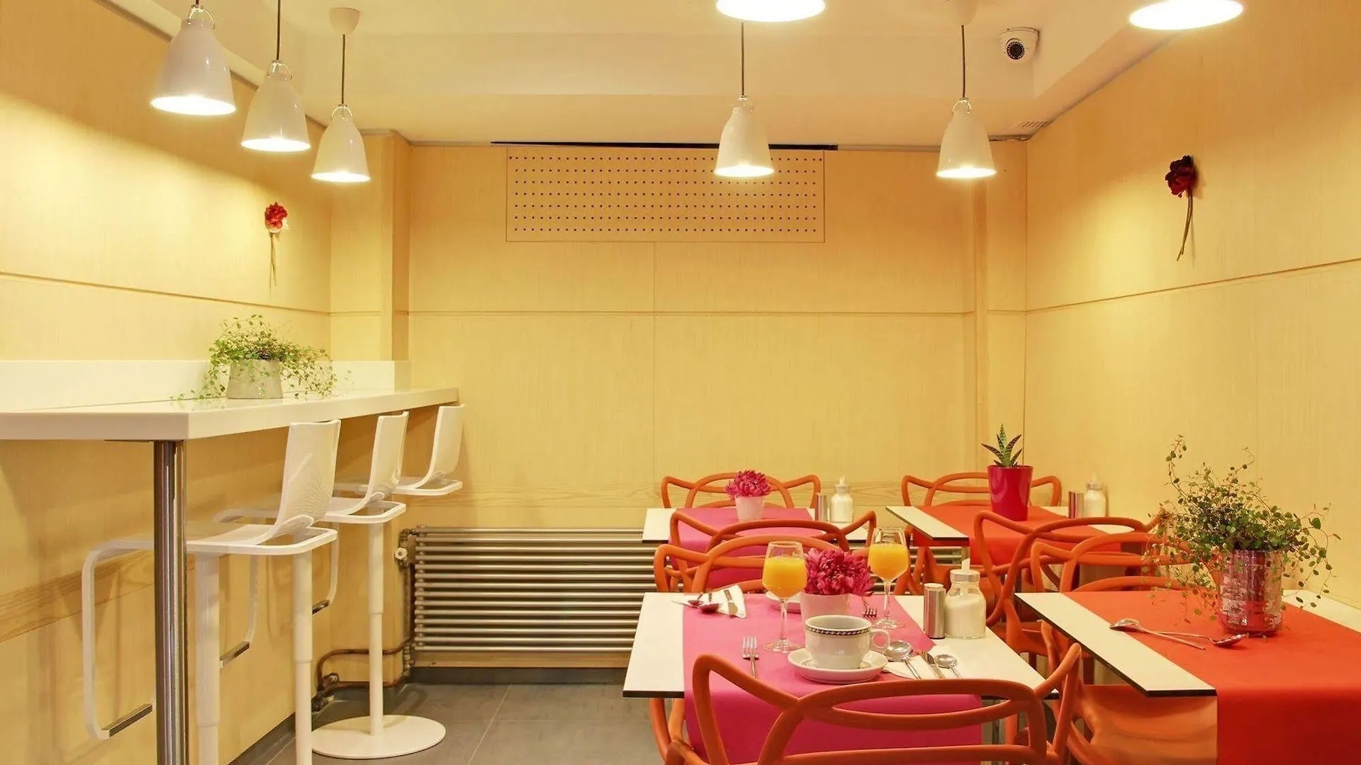 Hotel Alhambra Paris 3*,  France