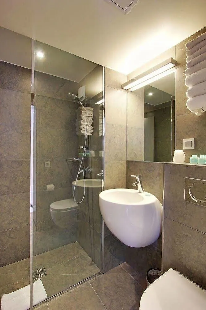 Hotel Alhambra Paris 3*,  France