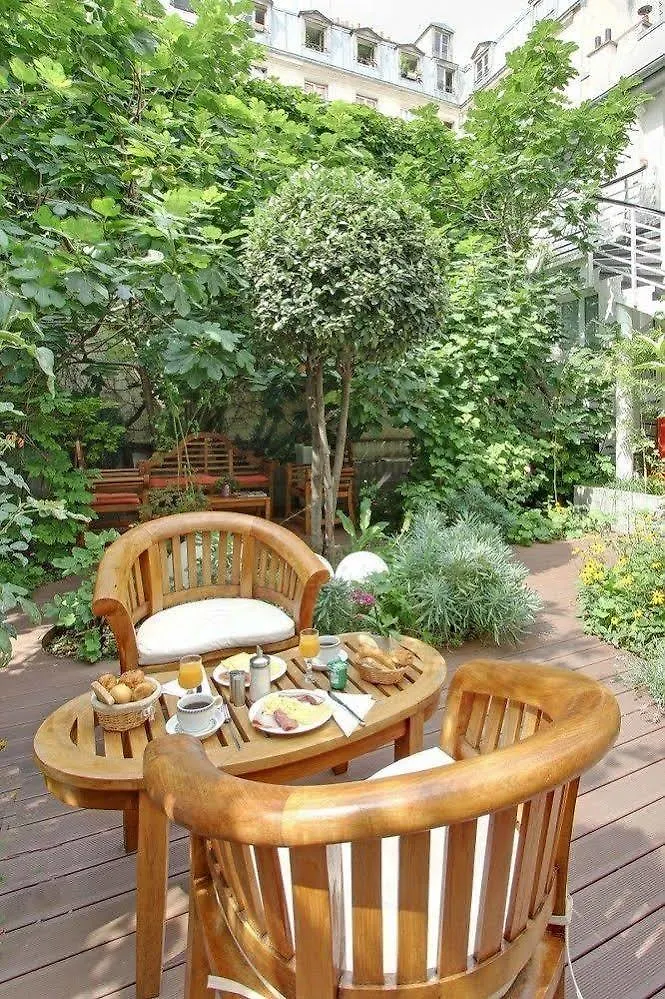 ***  Hotel Alhambra Paris France